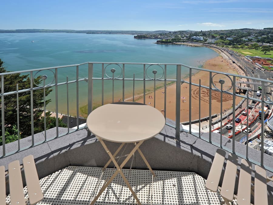 Apartamento superior, sacada, vista para o mar (Apartment 1) | Vista do quarto