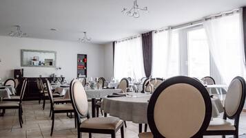 Serveert lunch en diner