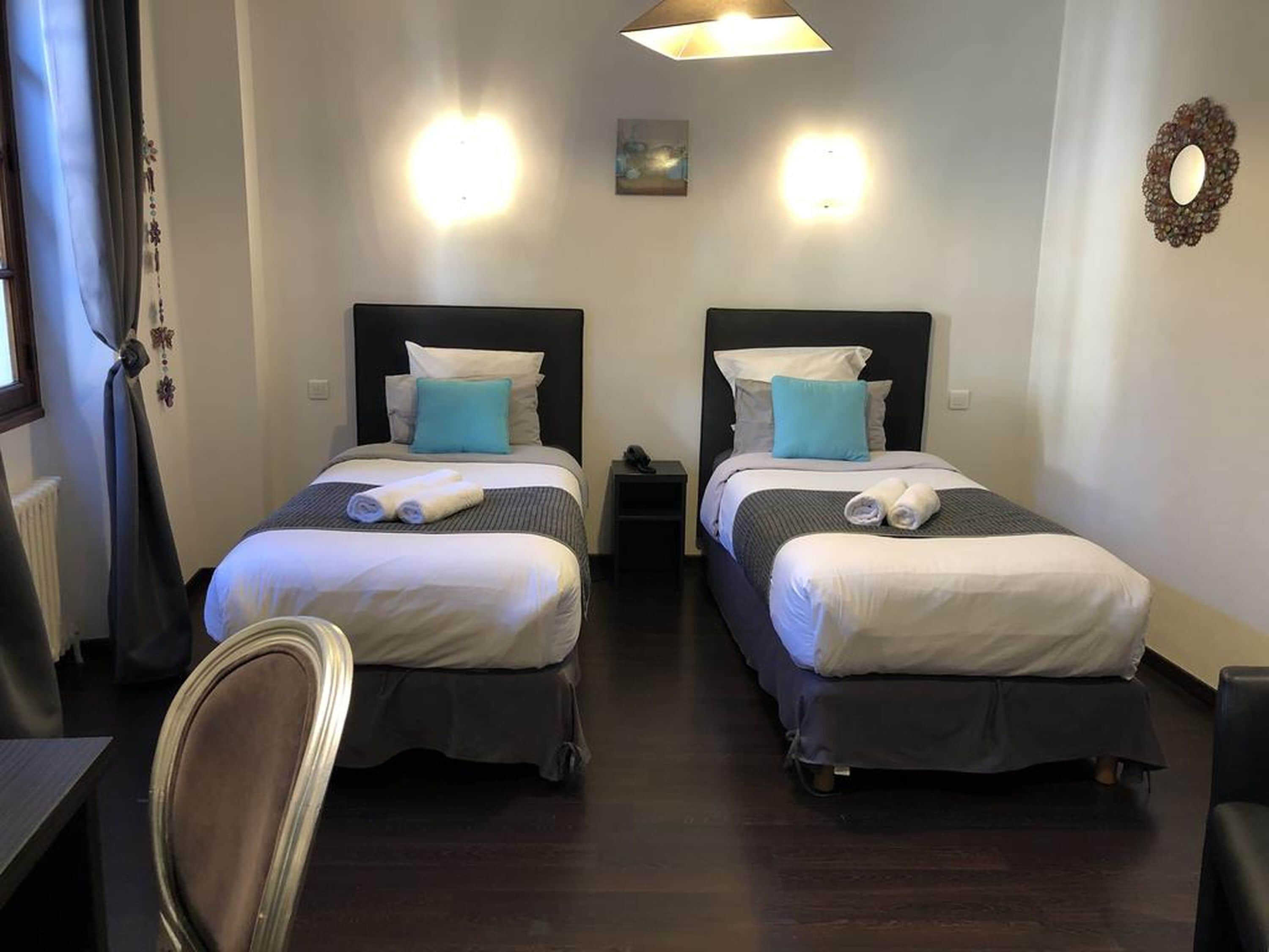 twin room | desk, soundproofing, iron/ironing board, free cots/infant beds