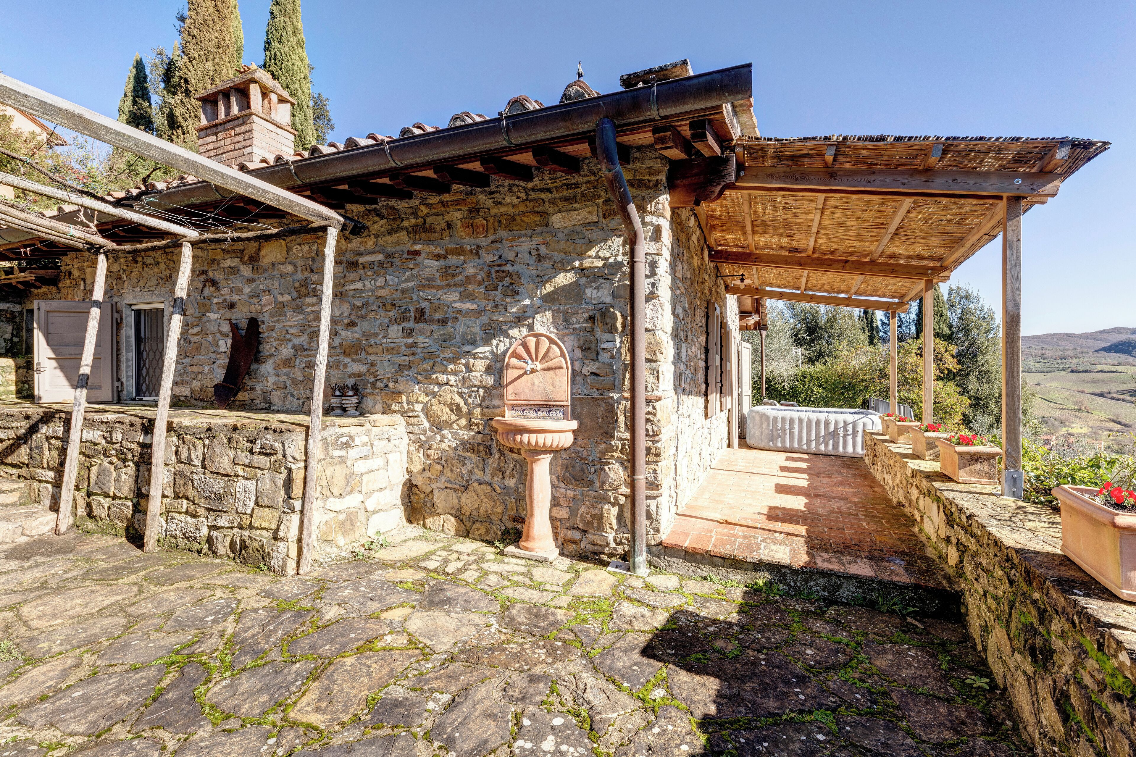 Honeymoon-Apartment, Blick auf den Weinberg, zum Innenhof hin | Terrasse/Patio