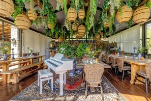 Bao gồm bữa sáng buffet hàng ngày 