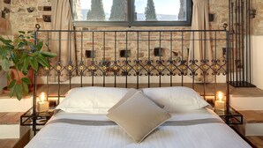 A bedroom with a bed, curtains, a window with a view, and a potted plant. - Terre di Baccio (Greve in Chianti)