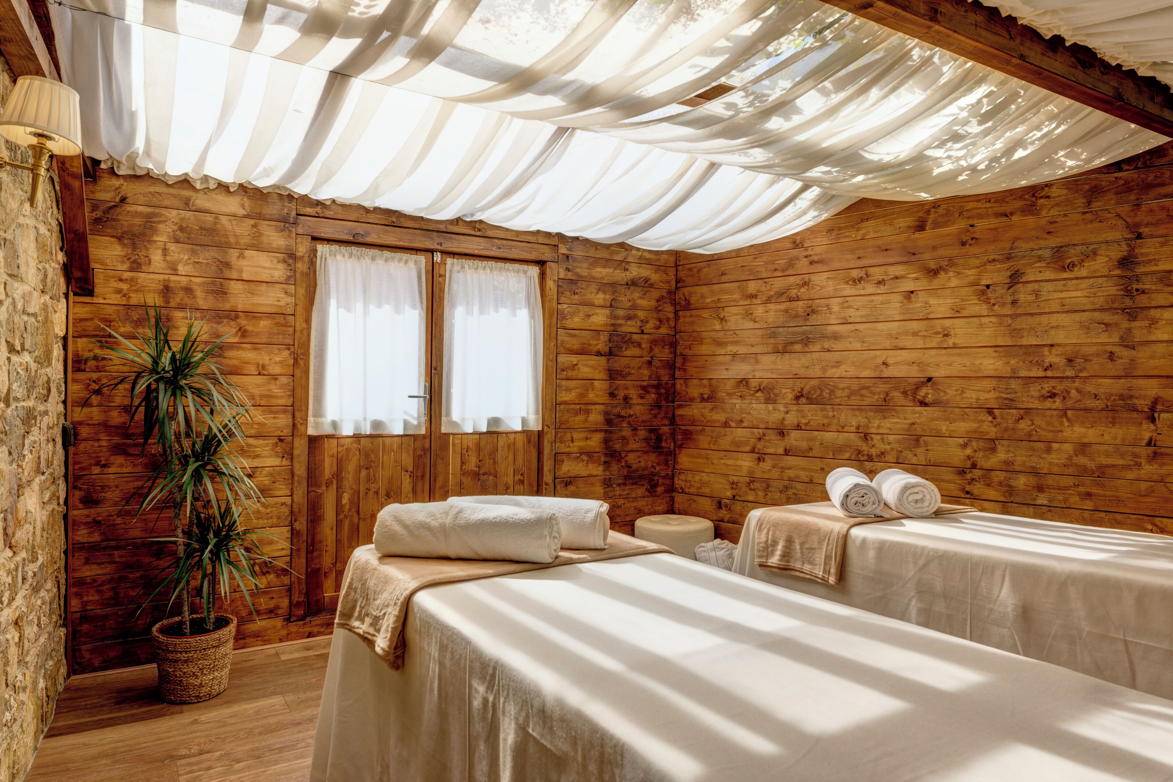 Chăm sóc móng tay/chân, dịch vụ massage 