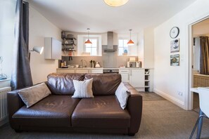 Apartemen Premier, 1 Tempat Tidur Double, dapur (Premier Apartment 22) | Area keluarga | TV layar datar