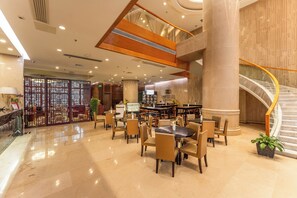 Lobby sitting area - Swiss-Belhotel Blulane Manila Philippines (Manila)