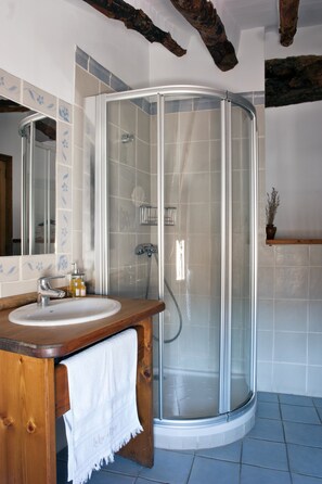 Free toiletries, hair dryer, towels, shampoo - La Llar d´Aitana (Alcoleja)