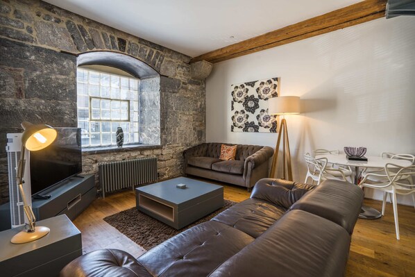 Apartment, 2 Bedrooms, Kitchen (10 Clarence)