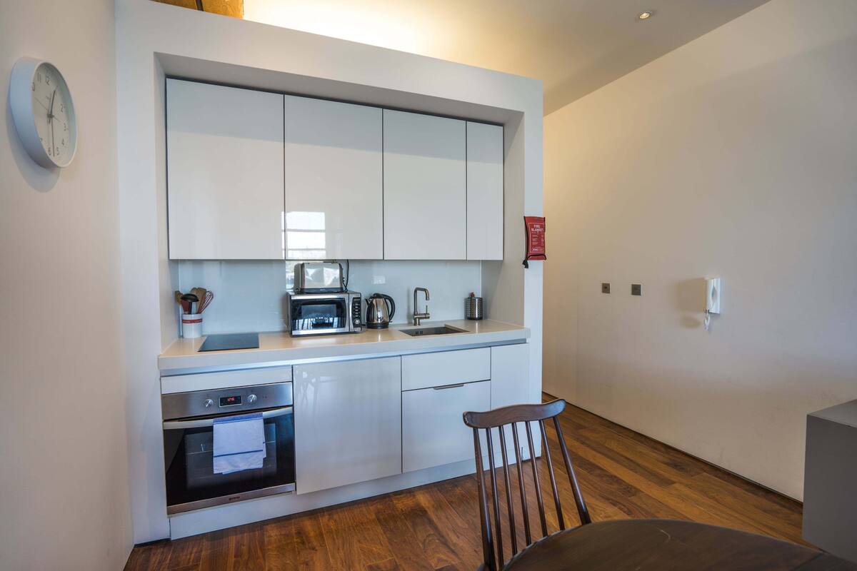 apartment, kitchen, sea view (6 mills bakery) | private kitchen | fridge, microwave, oven, stovetop