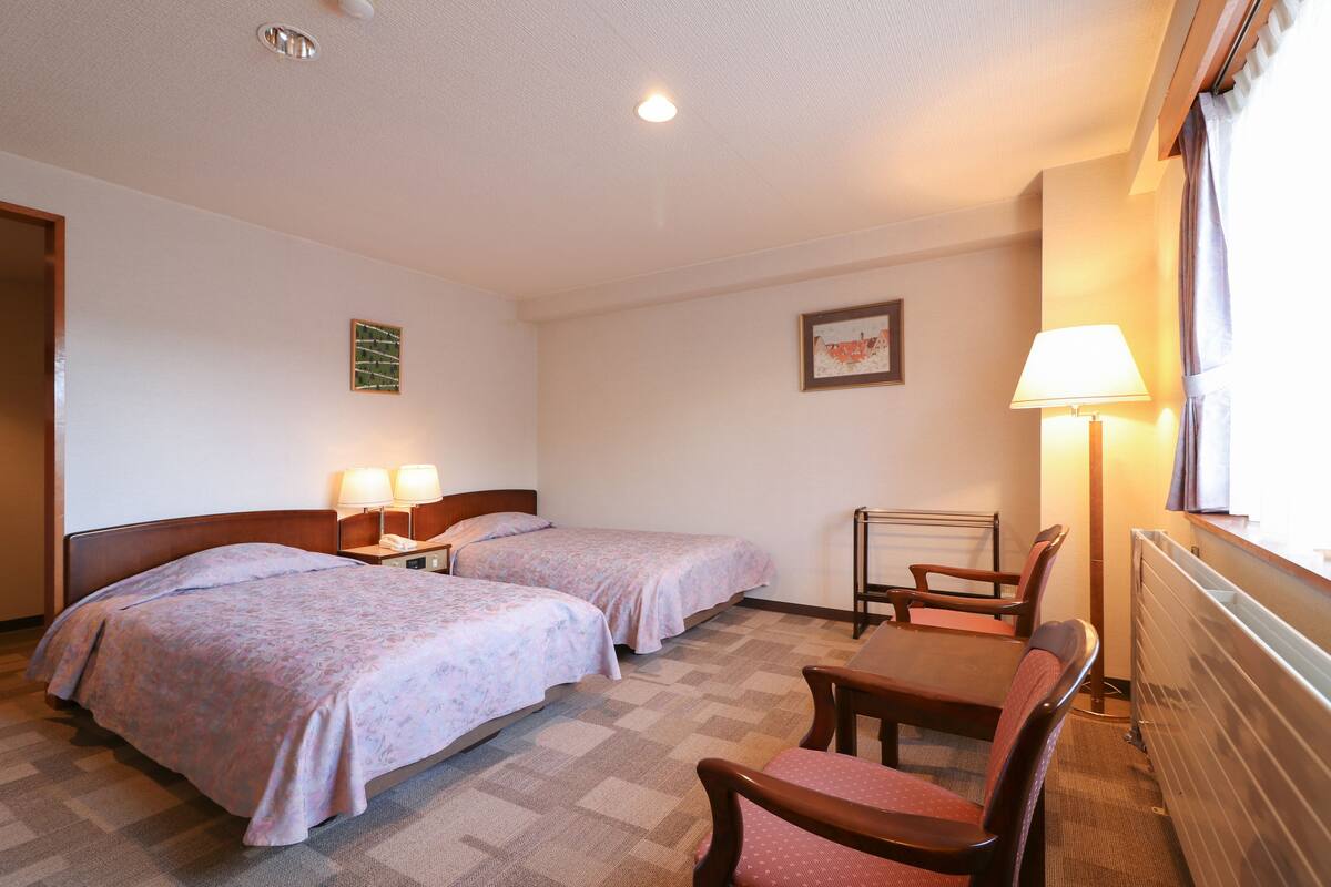 Habitación con 2 camas individuales (Western Style) | Caja fuerte, wifi gratis, ropa de cama