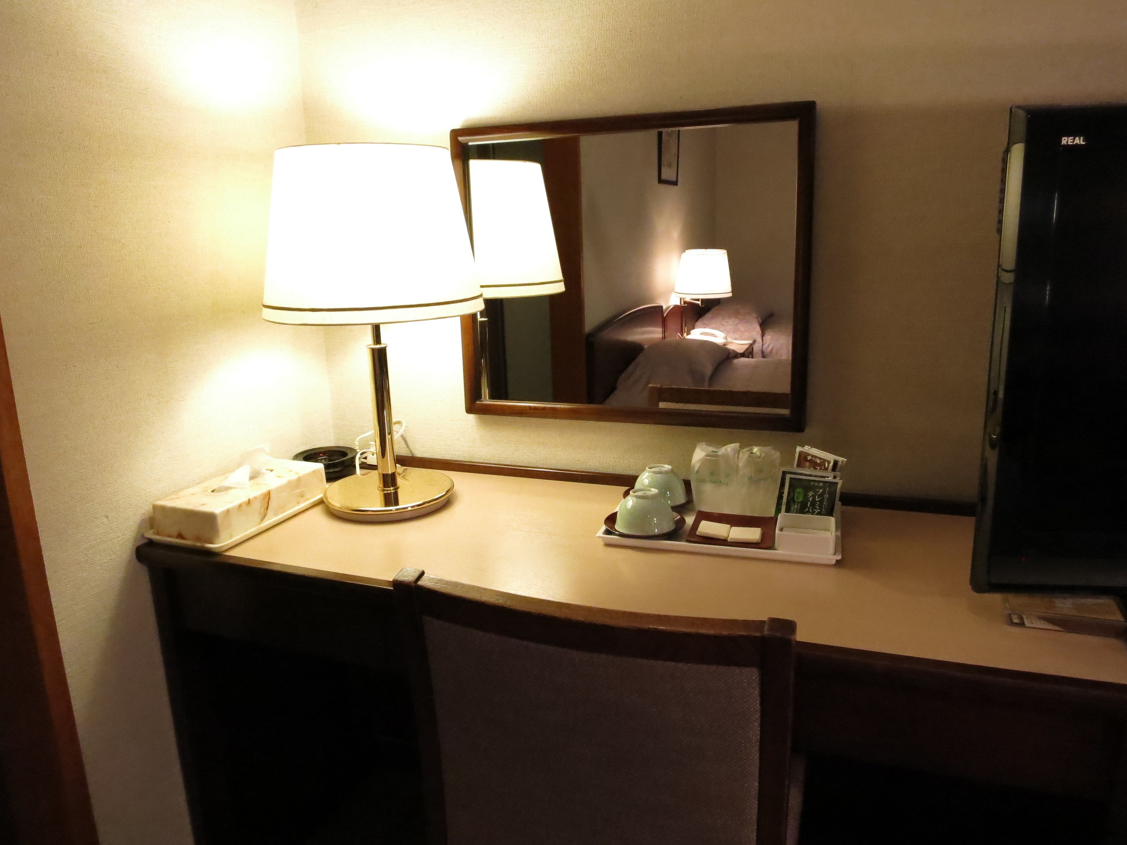 western style twin bedroom | room amenity