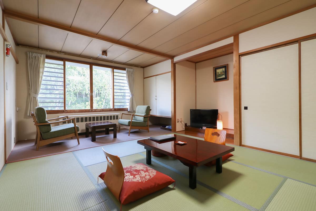 传统客房 (Japanese Style, Up to 3 People) | 客房内保险箱、免费 WiFi、床单