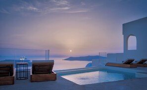 Villa Epos (Cliff) | Terrace/patio - Istoria, A Member of Design Hotels (Santorini)