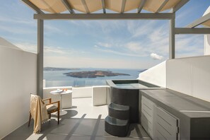 Nara Suite (Cliff Location) | Terrace/patio - Istoria, A Member of Design Hotels (Santorini)