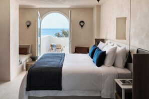 Conte Suite (Beach Location) | 1 bedroom, premium bedding, minibar, in-room safe - Istoria, A Member of Design Hotels (Santorini)