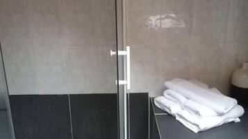 Ducha del cuarto de baño