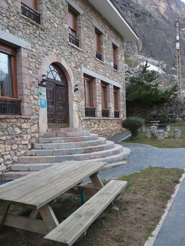 Property entrance - Hotel Valle de Lago (Somiedo)