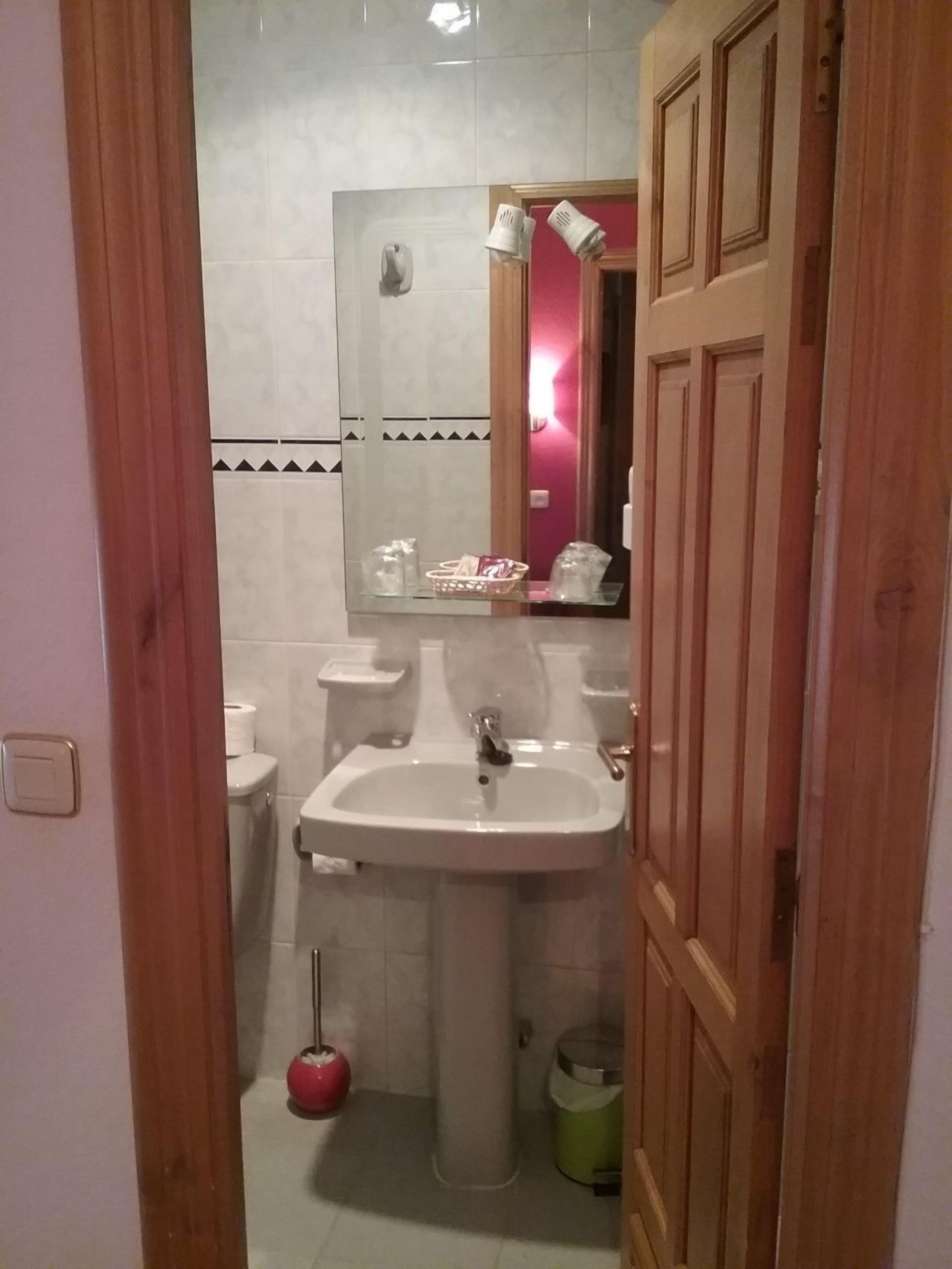 double or twin room | bathroom | combined shower/bathtub, hair dryer, towels