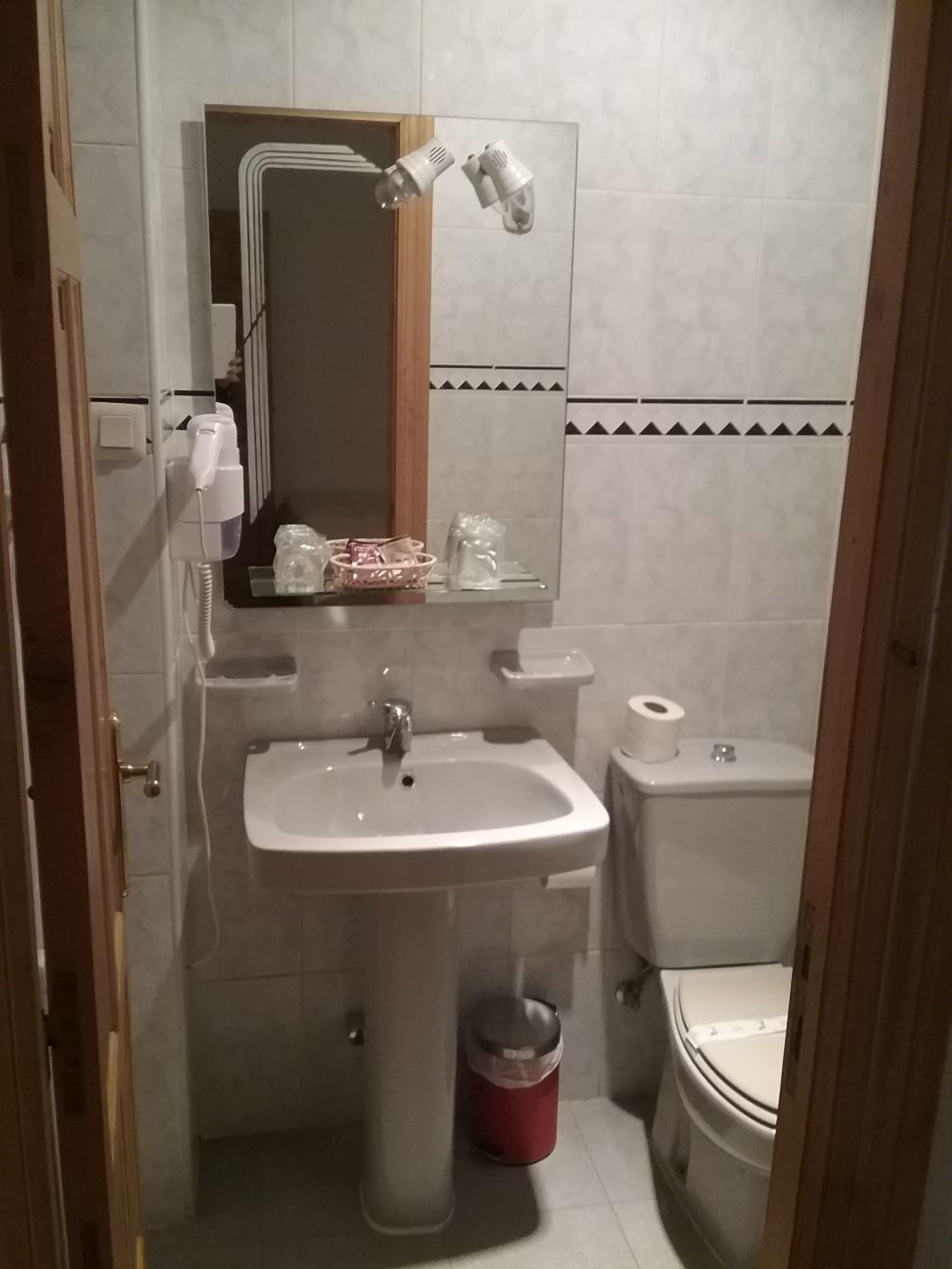 double or twin room | bathroom | combined shower/bathtub, hair dryer, towels