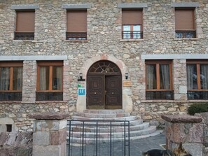 Front of property - Hotel Valle de Lago (Somiedo)