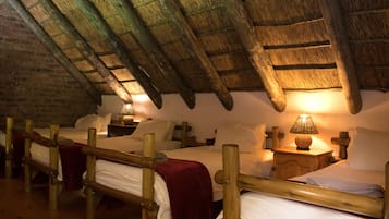 Cottage dành cho gia đình | Bàn, bàn ủi/dụng cụ ủi quần áo, bộ trải giường