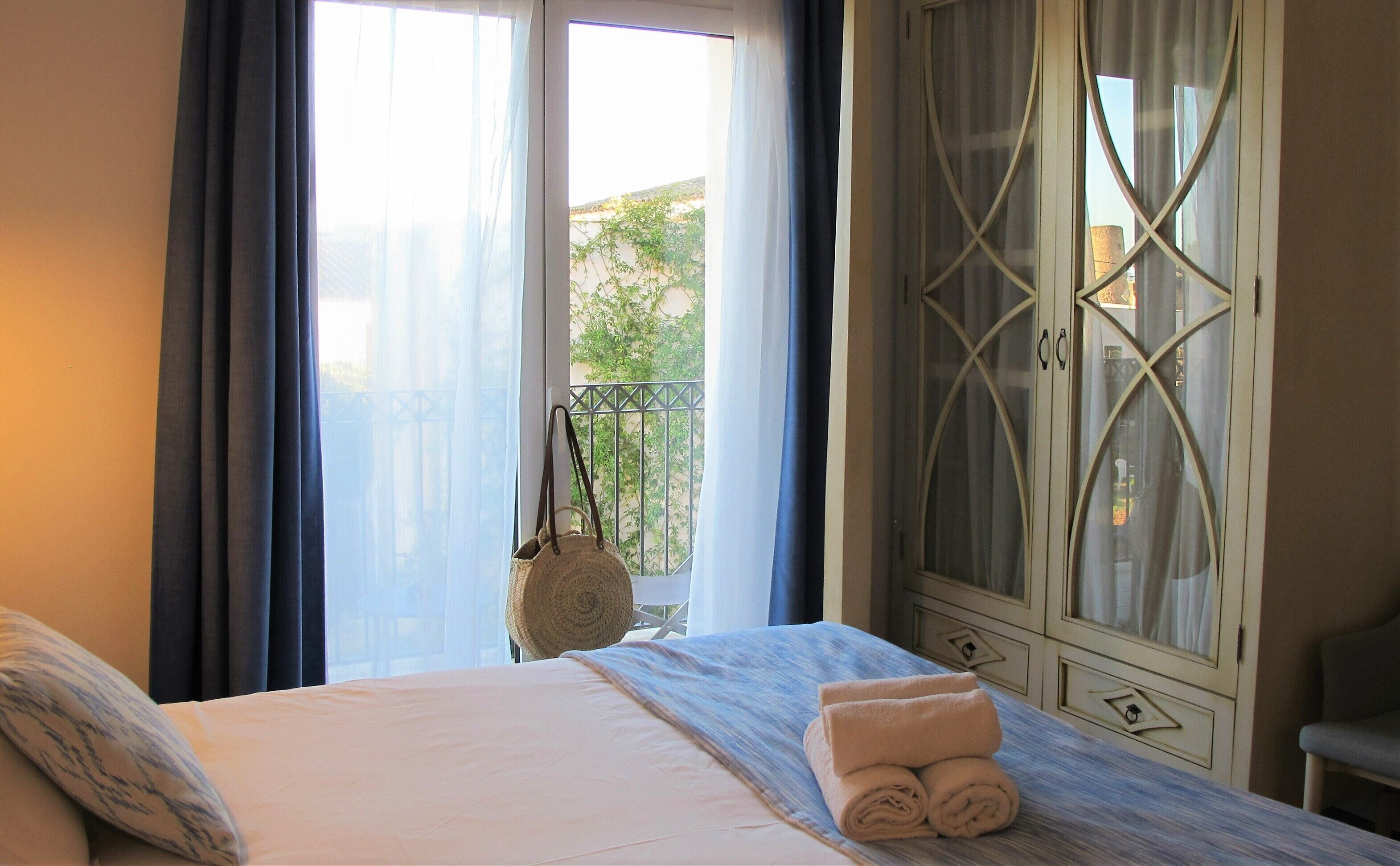 Chambre supérieure double | Literie de qualité, minibar, coffre-fort, bureau
