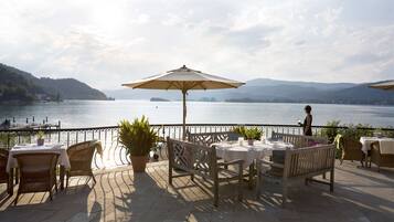 2 Restaurants, Frühstück, Mittagessen, lokale und internationale Küche