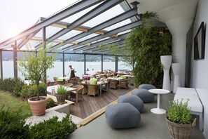 Beach bar - Hotel Linde (Maria Woerth)