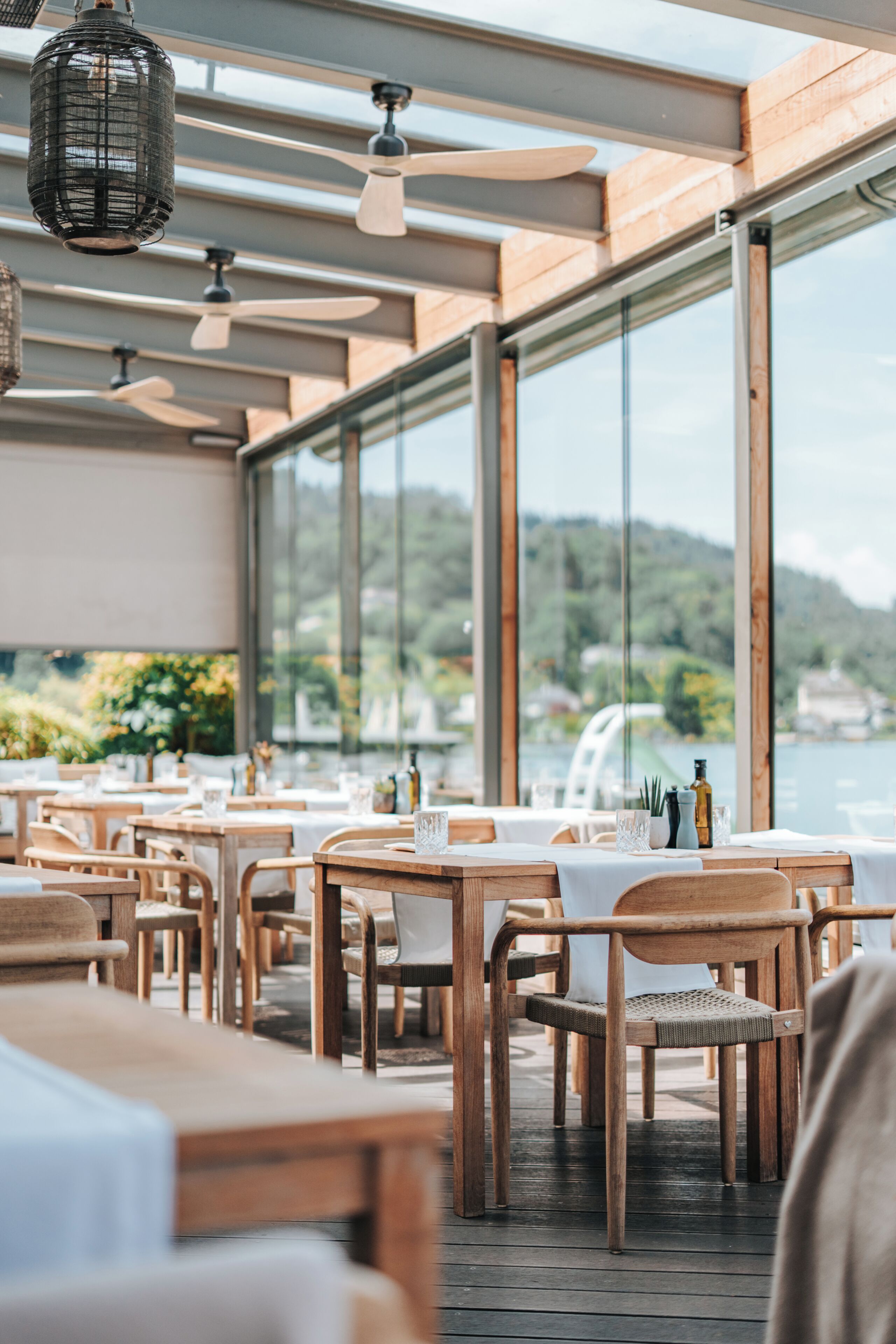 2 restaurants; breakfast, lunch, and dinner served