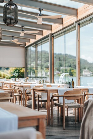 2 restaurants; breakfast, lunch and dinner served  - Hotel Linde (Maria Woerth)