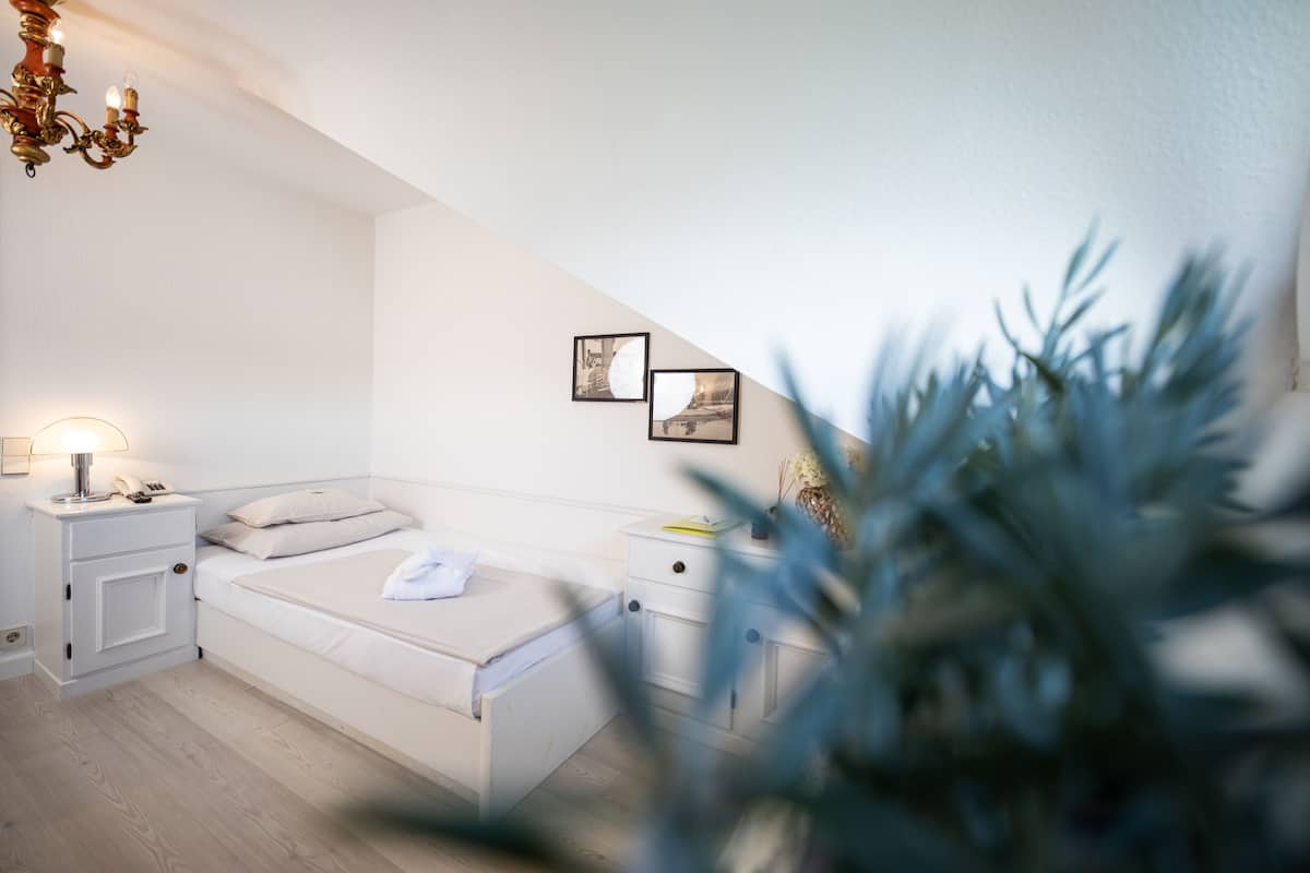 Ropa de cama de alta calidad, minibar y escritorio
