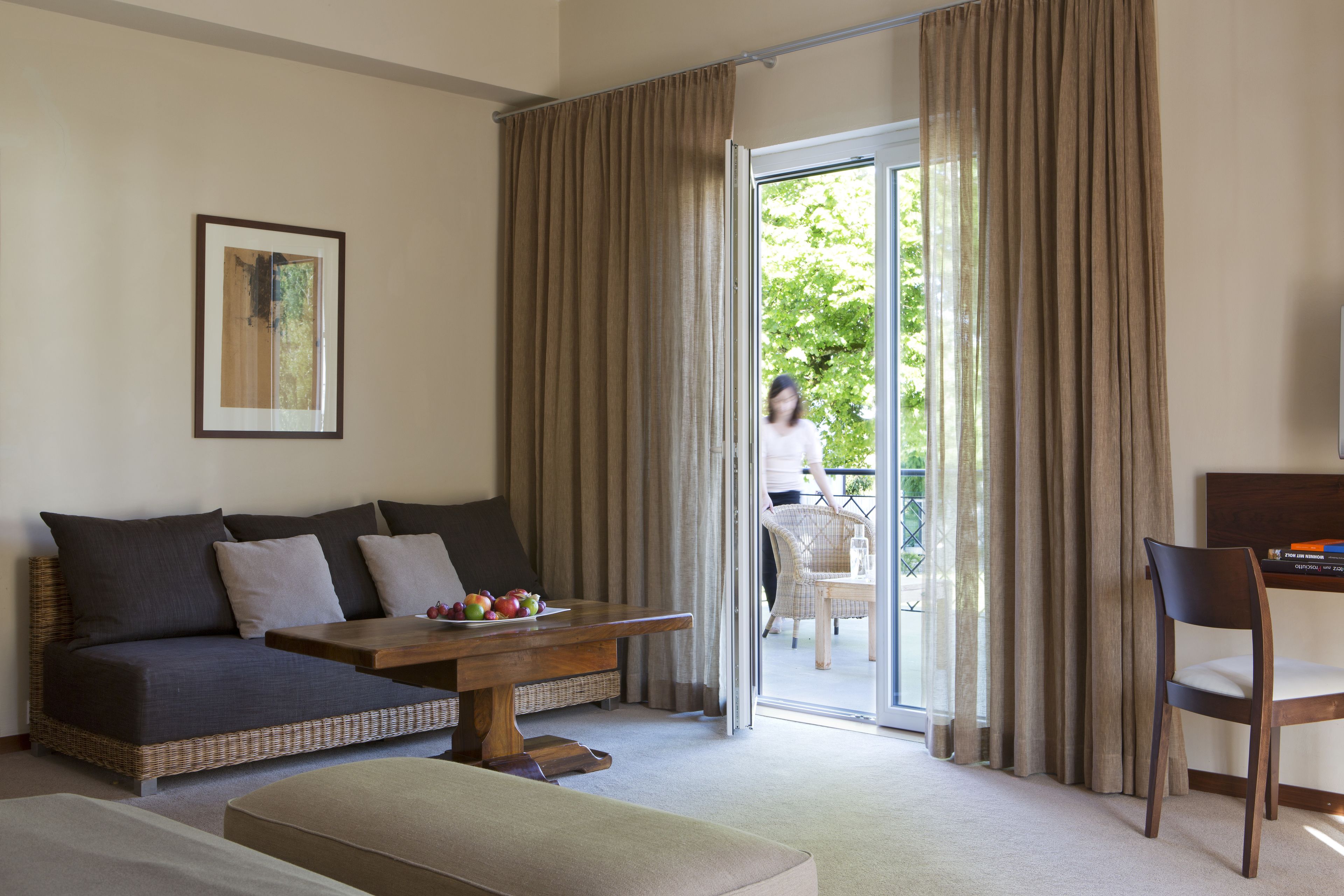 deluxe doppelzimmer mit balkon | premium bedding, minibar, desk, laptop workspace