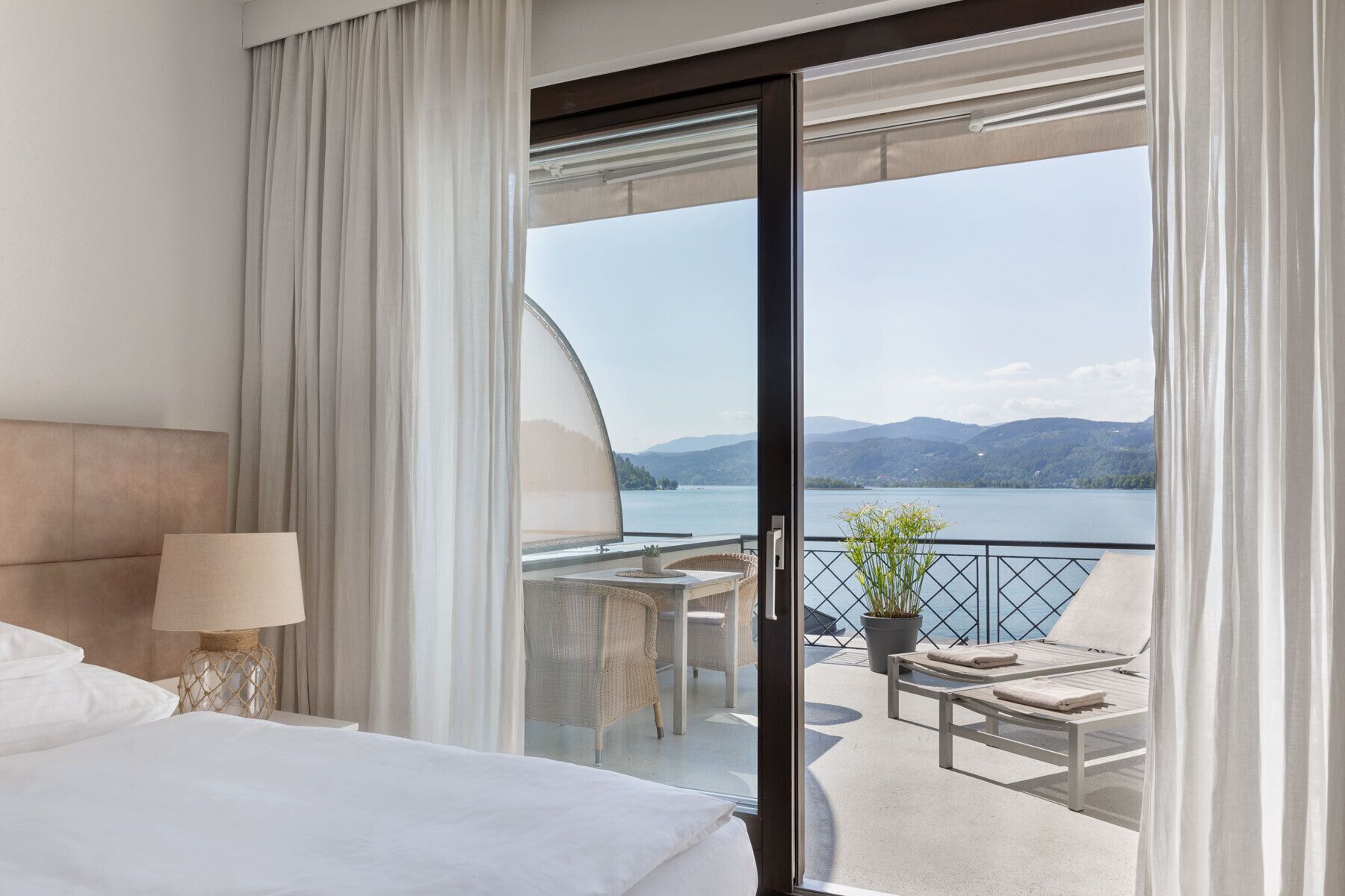 Deluxe Doppelzimmer mit Balkon | Hochwertige Bettwaren, Minibar, Schreibtisch