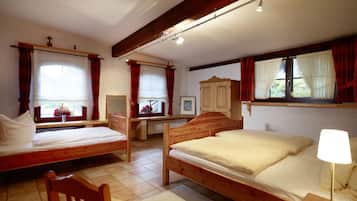 Habitación triple | Muebles diferentes