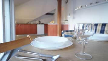 Loft panorâmico | Opções para refeição no quarto