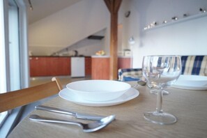 Loft panoramique | Repas dans la chambre