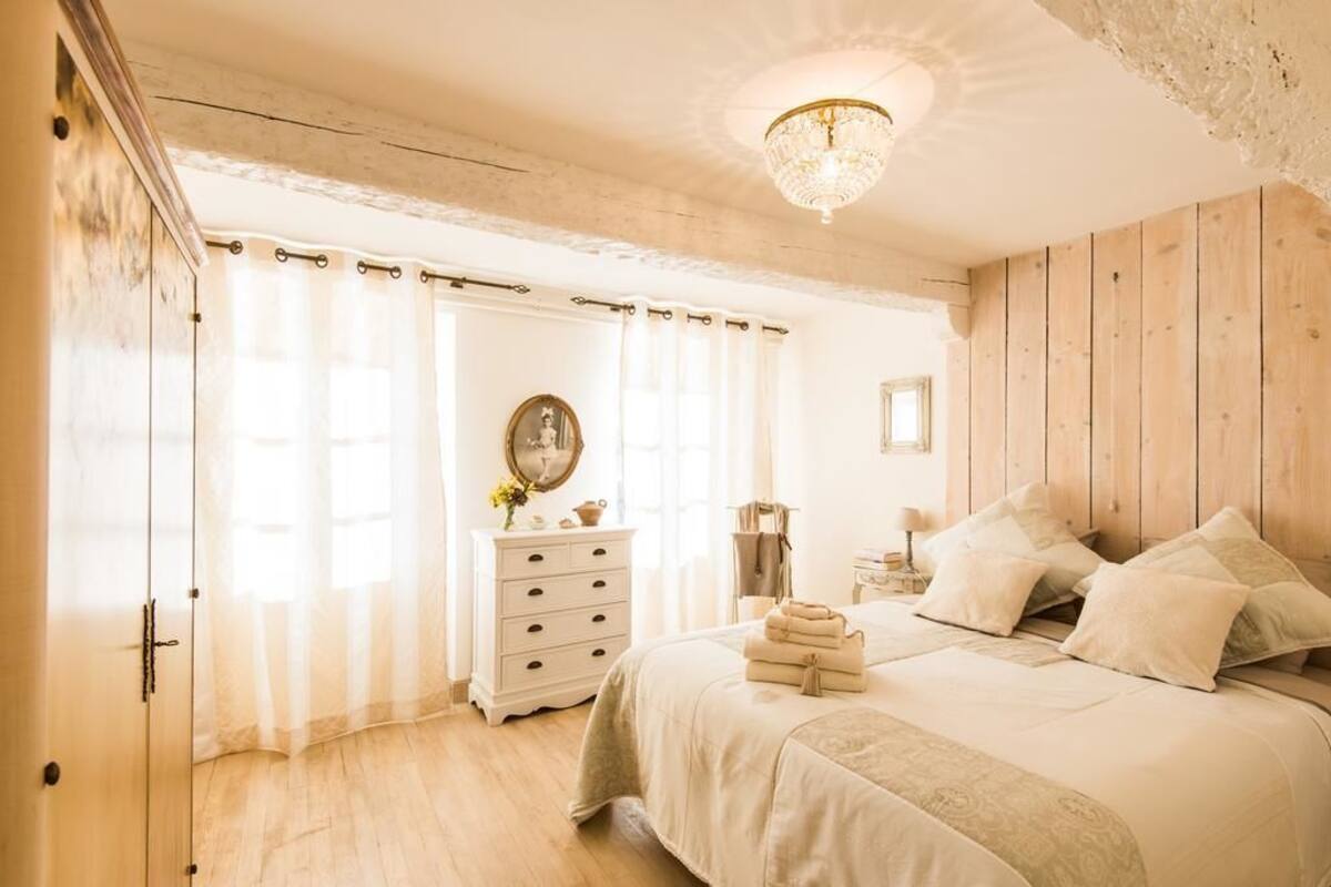 1 bedroom, iron/ironing board, free WiFi