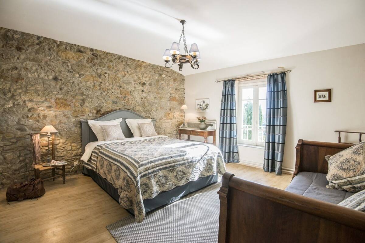 1 bedroom, iron/ironing board, free WiFi