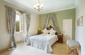 1 bedroom, iron/ironing board, free WiFi