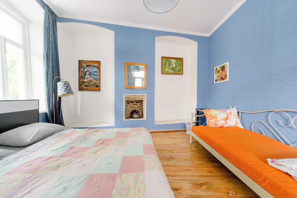 Habitació bàsica | Planxa i posts de planxar, wifi gratuïta i roba de llit 