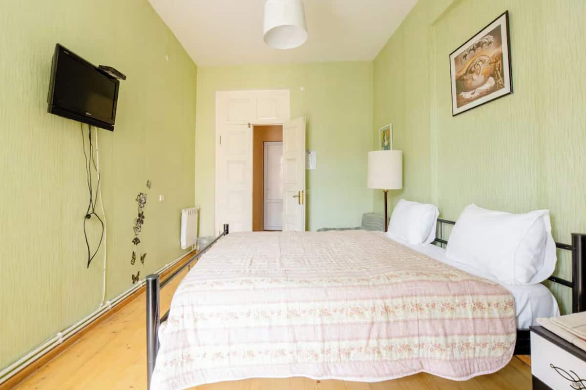 Standard Double Room | Iron/ironing board, free WiFi, bed sheets