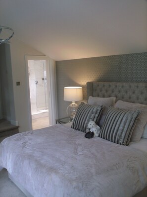 Superior Double Room, 1 King Bed | Individually decorated, individually furnished, desk, laptop workspace - The Dog at Peover (Knutsford)