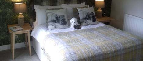 Double Room | Individually decorated, individually furnished, desk, laptop workspace