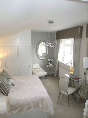 Decoración personalizada, muebles diferentes y escritorio 