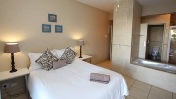 Apartment | 3 bedrooms, in-room safe, iron/ironing board, bed sheets