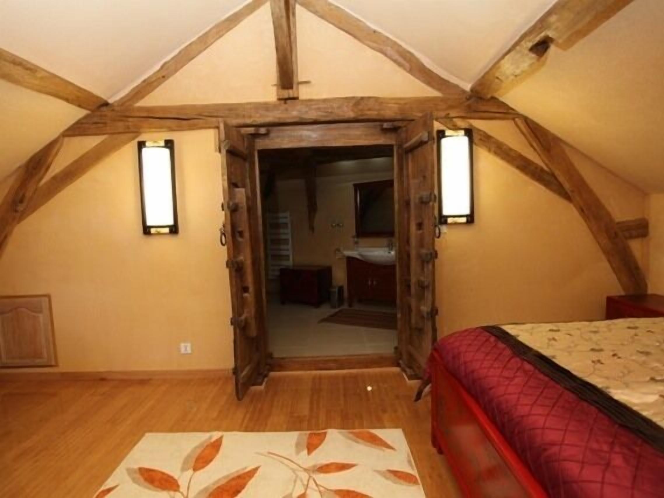 Soundproofing, free WiFi