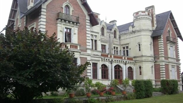 A large, historic building with a symmetrical facade, multiple windows, and a prominent tower. - Château de Belle Poule  (Les Ponts-de-Ce)