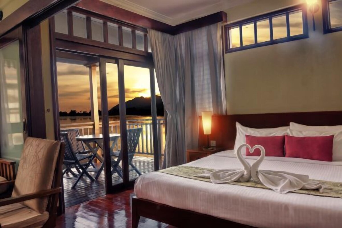 Lagoon Water Chalet