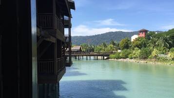 Pemandangan dari bilik
