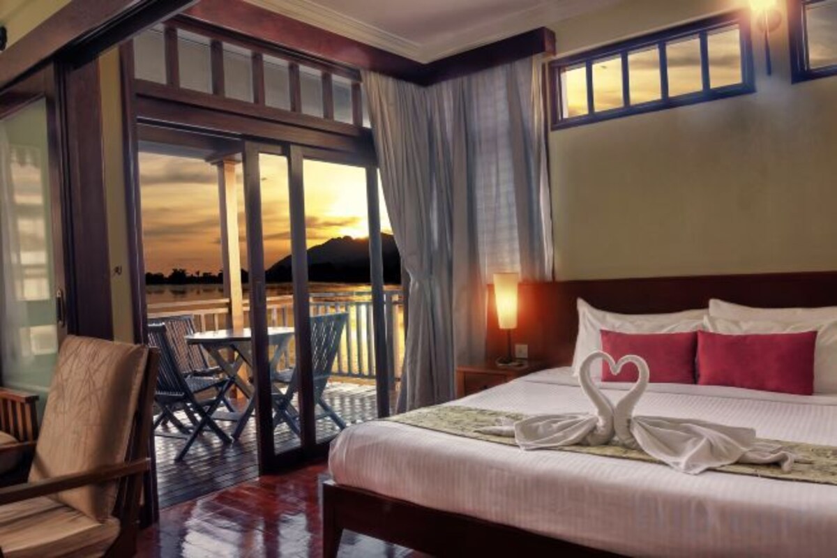 Lagoon Water Chalet