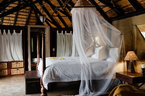 Double Room (Shingwedzi) | Premium bedding, minibar, in-room safe, desk - Monate Game Lodge (Modimolle)